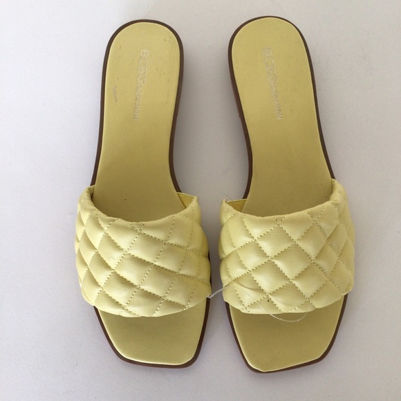 BCBGENERATION YELLOW SLIDE SANDALS  NWT SIZE 9 - Picture 4 of 13